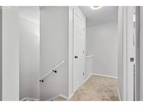 Entry Way - 251 NE Village Squire Ave #2, Gresham, OR 97030 photo 4 of 4