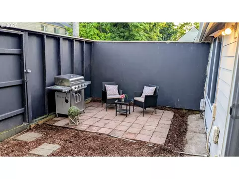Exterior - 251 NE Village Squire Ave #2, Gresham, OR 97030 photo 3 of 5