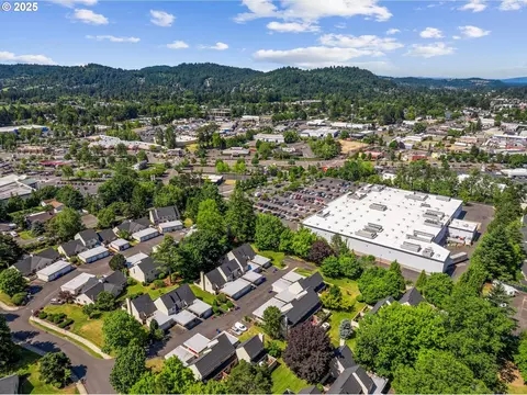 View/Area - 251 NE Village Squire Ave #2, Gresham, OR 97030 photo 1 of 2