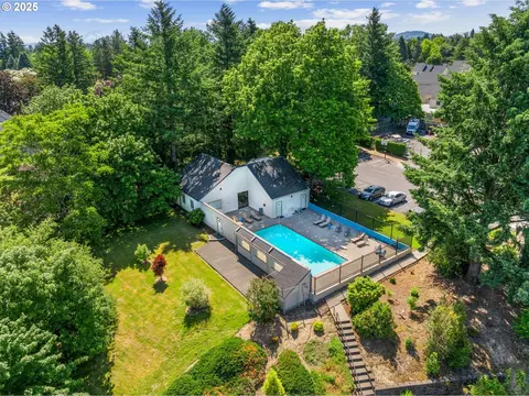 Exterior - 251 NE Village Squire Ave #2, Gresham, OR 97030 photo 5 of 5