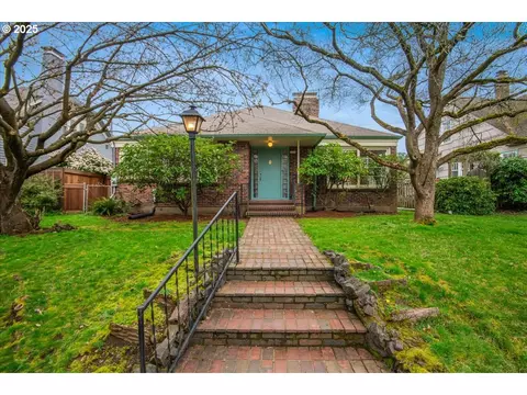 6426 N Moore Ave, Portland, OR 97217