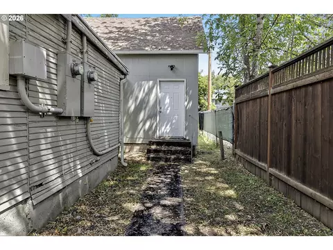 Exterior - 1259 Monroe St, Eugene, OR 97402 photo 4 of 6