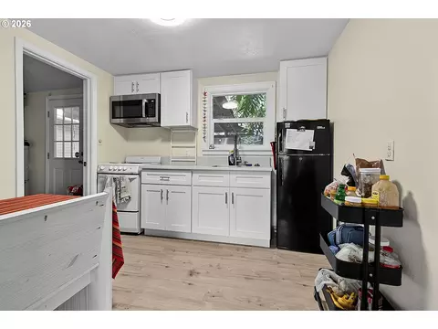 Kitchen - 1259 Monroe St, Eugene, OR 97402 photo 2 of 2