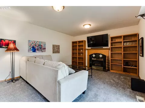 Living - 3513 Kendra St, Eugene, OR 97404 photo 4 of 5