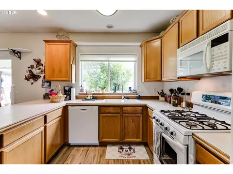 Kitchen - 3513 Kendra St, Eugene, OR 97404 photo 2 of 5