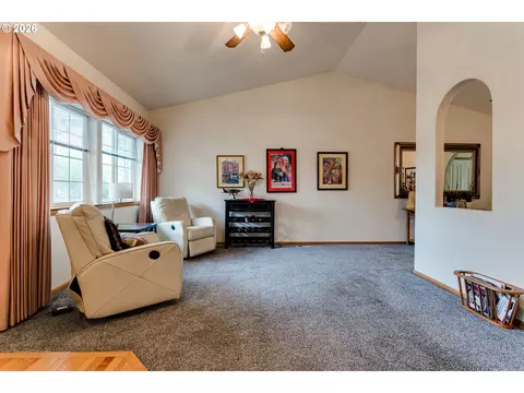 Living - 3513 Kendra St, Eugene, OR 97404 photo 1 of 5