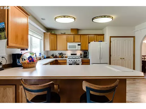 Kitchen - 3513 Kendra St, Eugene, OR 97404 photo 4 of 5