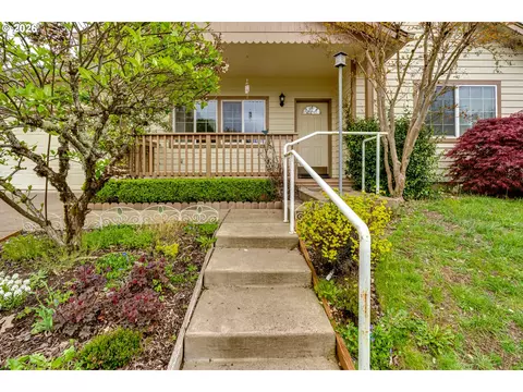 Exterior - 3513 Kendra St, Eugene, OR 97404 photo 3 of 6