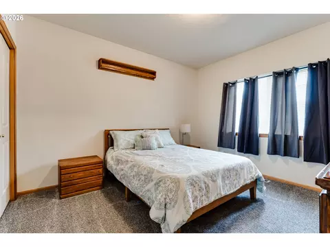 Bedroom - 3513 Kendra St, Eugene, OR 97404 photo 1 of 9