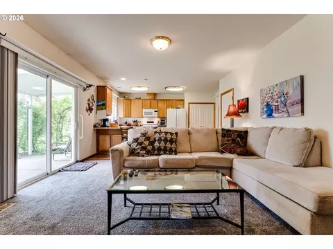 Living - 3513 Kendra St, Eugene, OR 97404 photo 5 of 5
