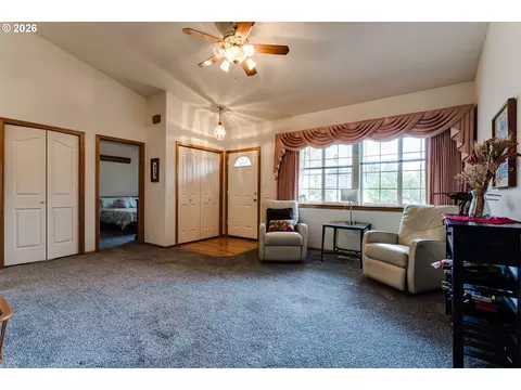 Entry Way - 3513 Kendra St, Eugene, OR 97404 photo 5 of 5