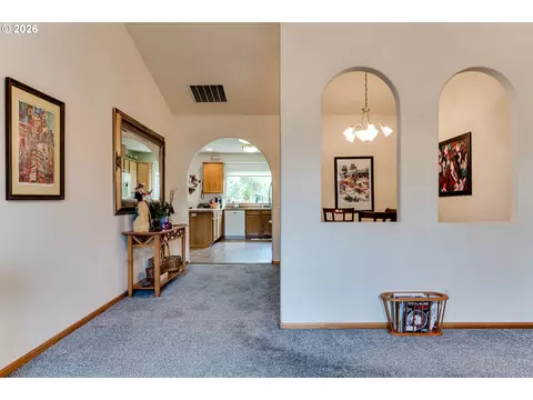 Entry Way - 3513 Kendra St, Eugene, OR 97404 photo 2 of 5