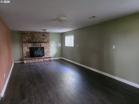 Living - 81503 W Eighth Rd, Irrigon, OR 97844 photo 2 of 2