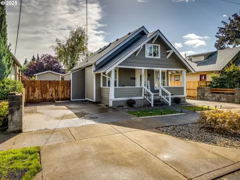 224 NW 11th St, Mcminnville, OR 97128