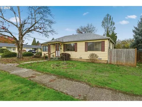 788 SW Cherry St, Dallas, OR 97338