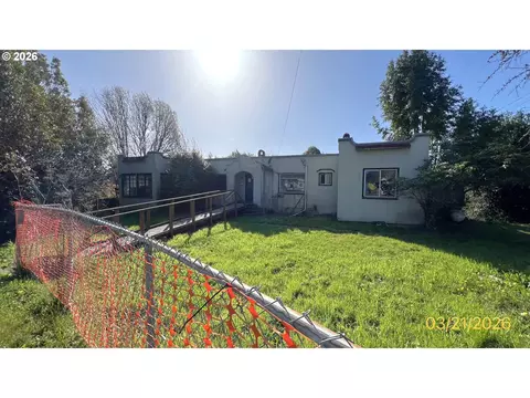 806 Railroad Ave, Myrtle Point, OR 97458