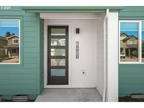14828 NE Couch St #5, Portland, OR 97230