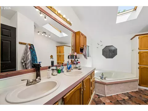 Bath - 1699 N Terry St #107, Eugene, OR 97402 photo 1 of 3