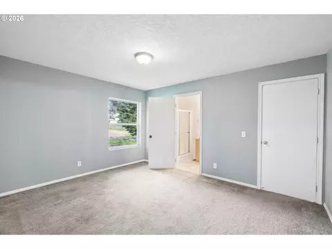 Bedroom - 33670 Mckenzie View Dr, Eugene, OR 97408 photo 3 of 3