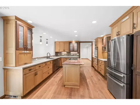 Kitchen - 33670 Mckenzie View Dr, Eugene, OR 97408 photo 1 of 4