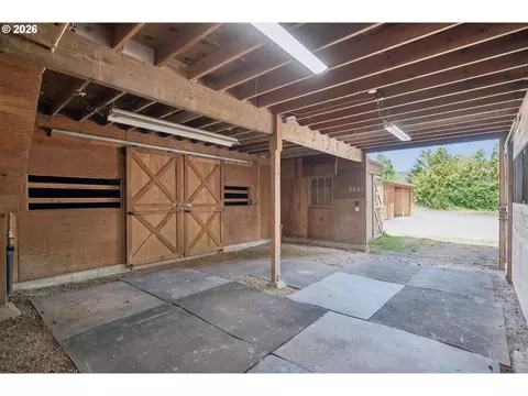 Exterior - 33670 Mckenzie View Dr, Eugene, OR 97408 photo 5 of 8
