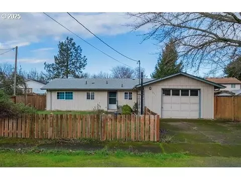 905 Ash St, Brownsville, OR 97327