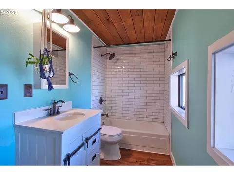 Bath - 489 S 18th Ave, Cornelius, OR 97113 photo 1 of 1
