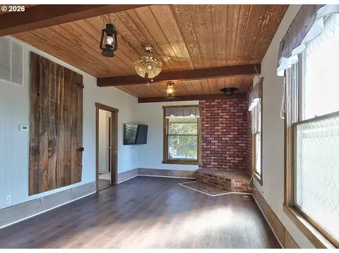 Living - 489 S 18th Ave, Cornelius, OR 97113 photo 2 of 2