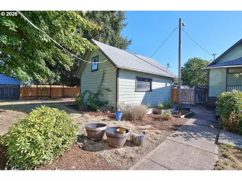 Exterior - 489 S 18th Ave, Cornelius, OR 97113 photo 4 of 6