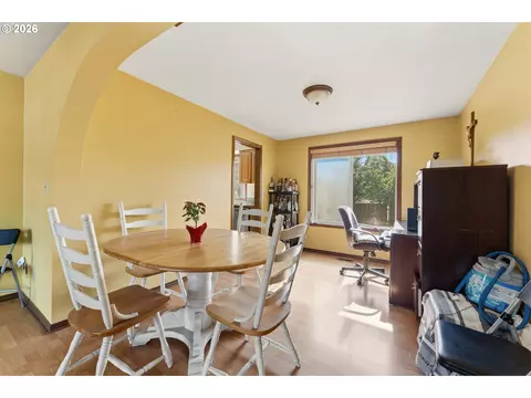 2547 NE Beech Ave, Gresham, OR 97030 photo 11