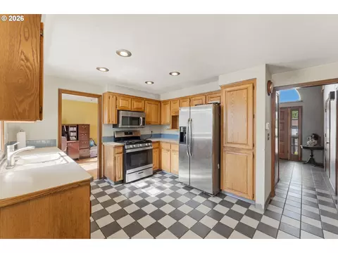 2547 NE Beech Ave, Gresham, OR 97030 photo 13