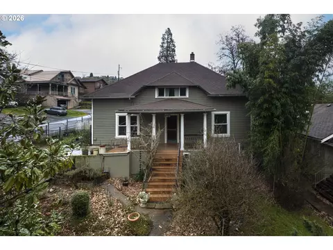 693 NE Winchester St, Roseburg, OR 97470