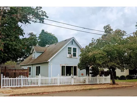 1140 SE Lyle St, Dallas, OR 97338