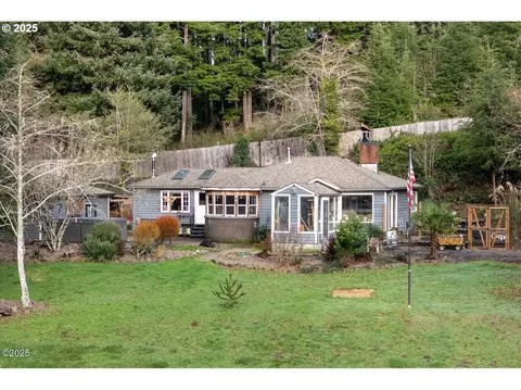 381 S Anderson Creek Rd, Lincoln City, OR 97367