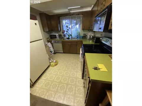Kitchen - 658 W Fairview Dr, Springfield, OR 97477 photo 1 of 1