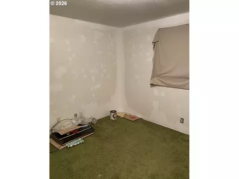 Bedroom - 658 W Fairview Dr, Springfield, OR 97477 photo 2 of 3