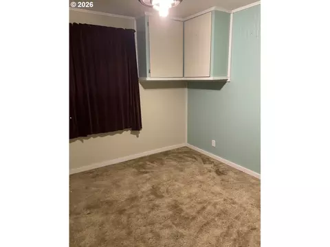 Bedroom - 658 W Fairview Dr, Springfield, OR 97477 photo 3 of 3