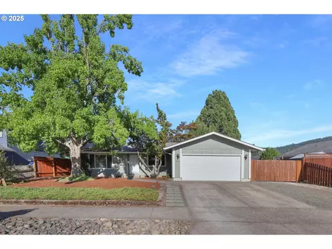 415 67th St, Springfield, OR 97478