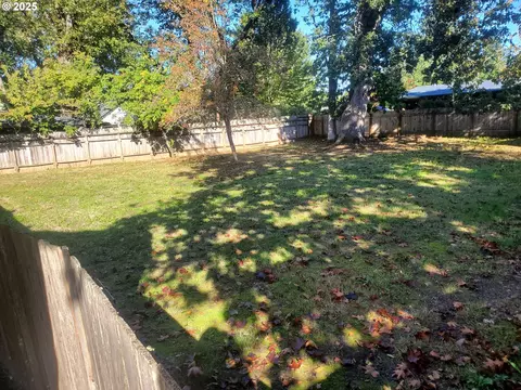4 Th Ave, Veneta, OR 97487