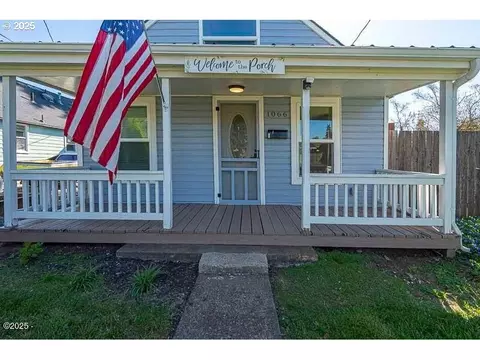 1066 SW Ellis St, Dallas, OR 97338