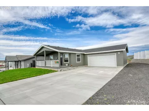 3027 SW Terrace Dr, Pendleton, OR 97801