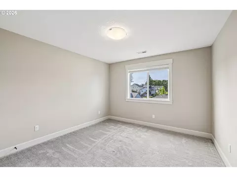 Bedroom - 38320 Sequoia St, Sandy, OR 97055 photo 6 of 9