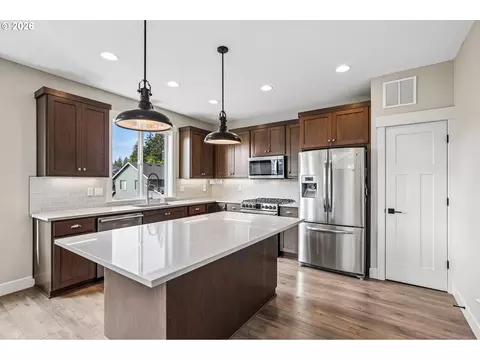 Kitchen - 38320 Sequoia St, Sandy, OR 97055 photo 4 of 4