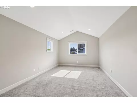 Bedroom - 38320 Sequoia St, Sandy, OR 97055 photo 3 of 9