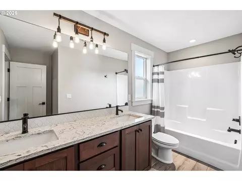 Bath - 38320 Sequoia St, Sandy, OR 97055 photo 4 of 4