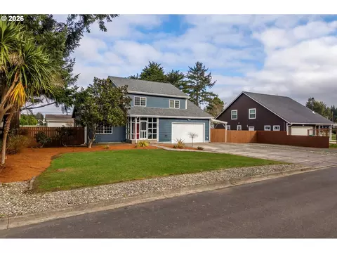 1057 4th St SE, Bandon, OR 97411