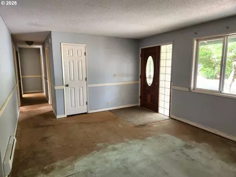 Living - 2155 Berwin Ln, Eugene, OR 97404 photo 2 of 5