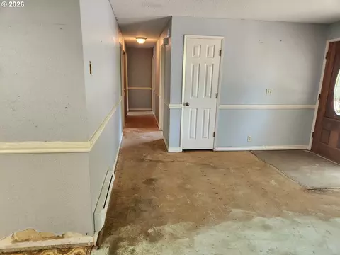 Entry Way - 2155 Berwin Ln, Eugene, OR 97404 photo 1 of 1