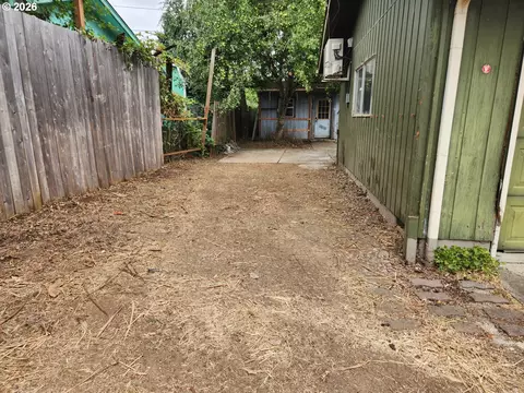 Exterior - 2155 Berwin Ln, Eugene, OR 97404 photo 6 of 11
