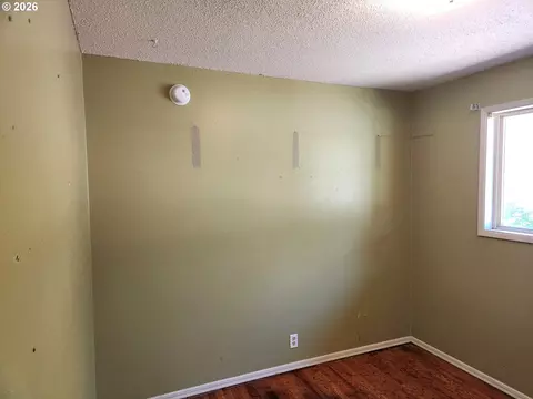 Bedroom - 2155 Berwin Ln, Eugene, OR 97404 photo 5 of 7